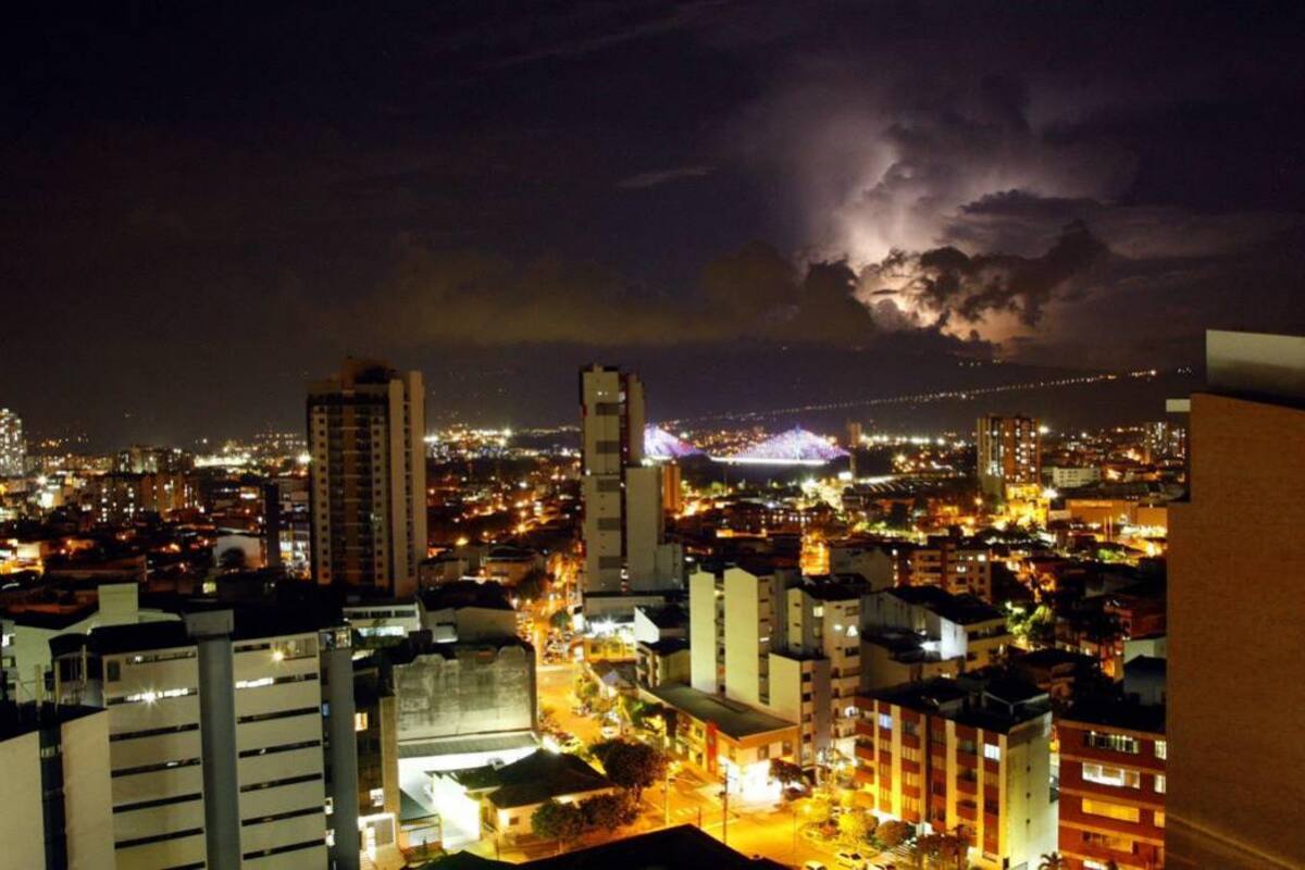 Fuertes lluvias de las últimas horas provocan apagones en Bucaramanga y Santander (Foto: César Flórez /VANGUARDIA LIBERAL)
