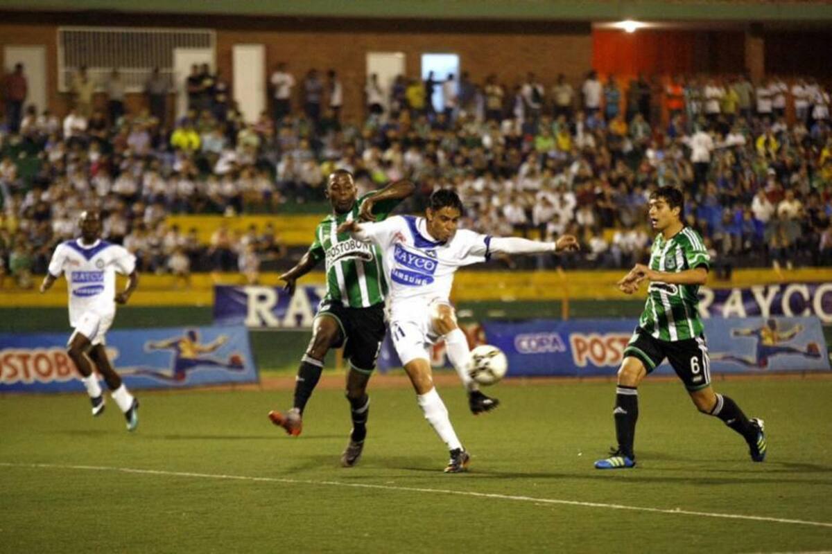 Ataque del Real Santander. (Foto: César Flórez/ Vanguardia Liberal)