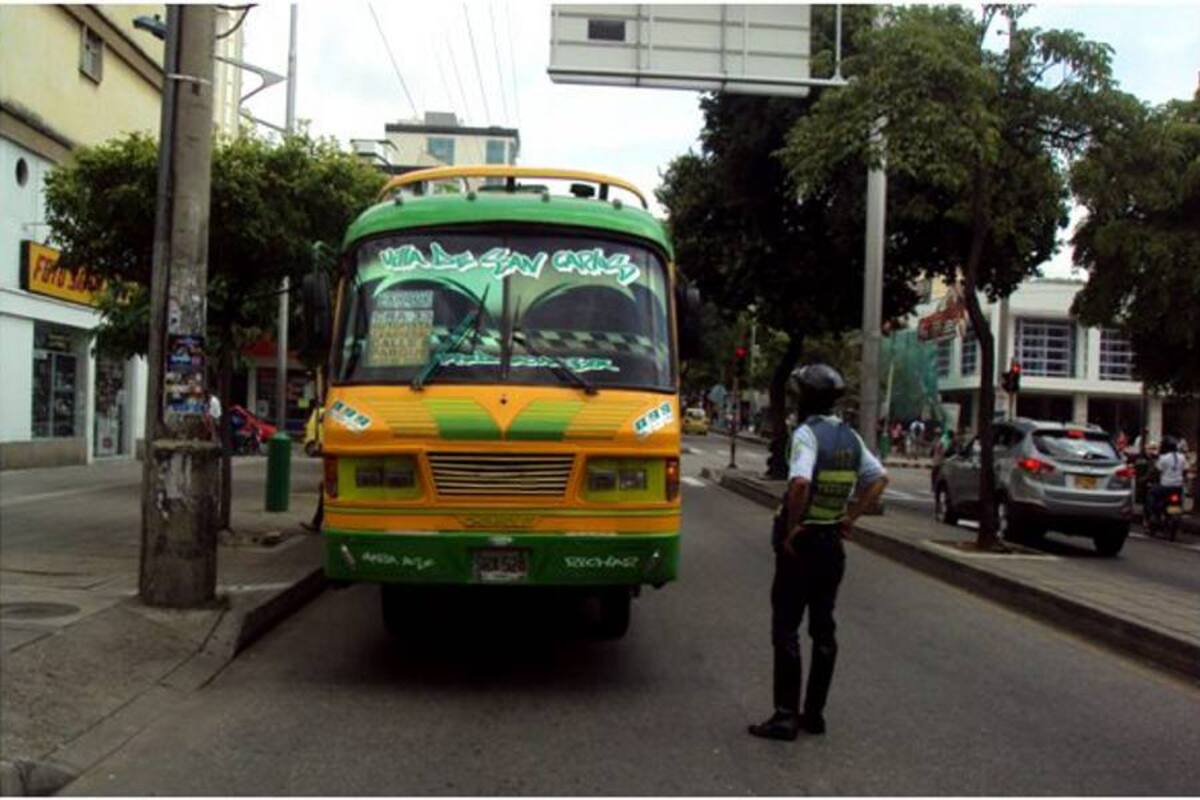 Esté alerta con taxis y buses ‘piratas’ en el área metropolitana (Foto: Foto Suministrada/VANGUARDIA LIBERAL)