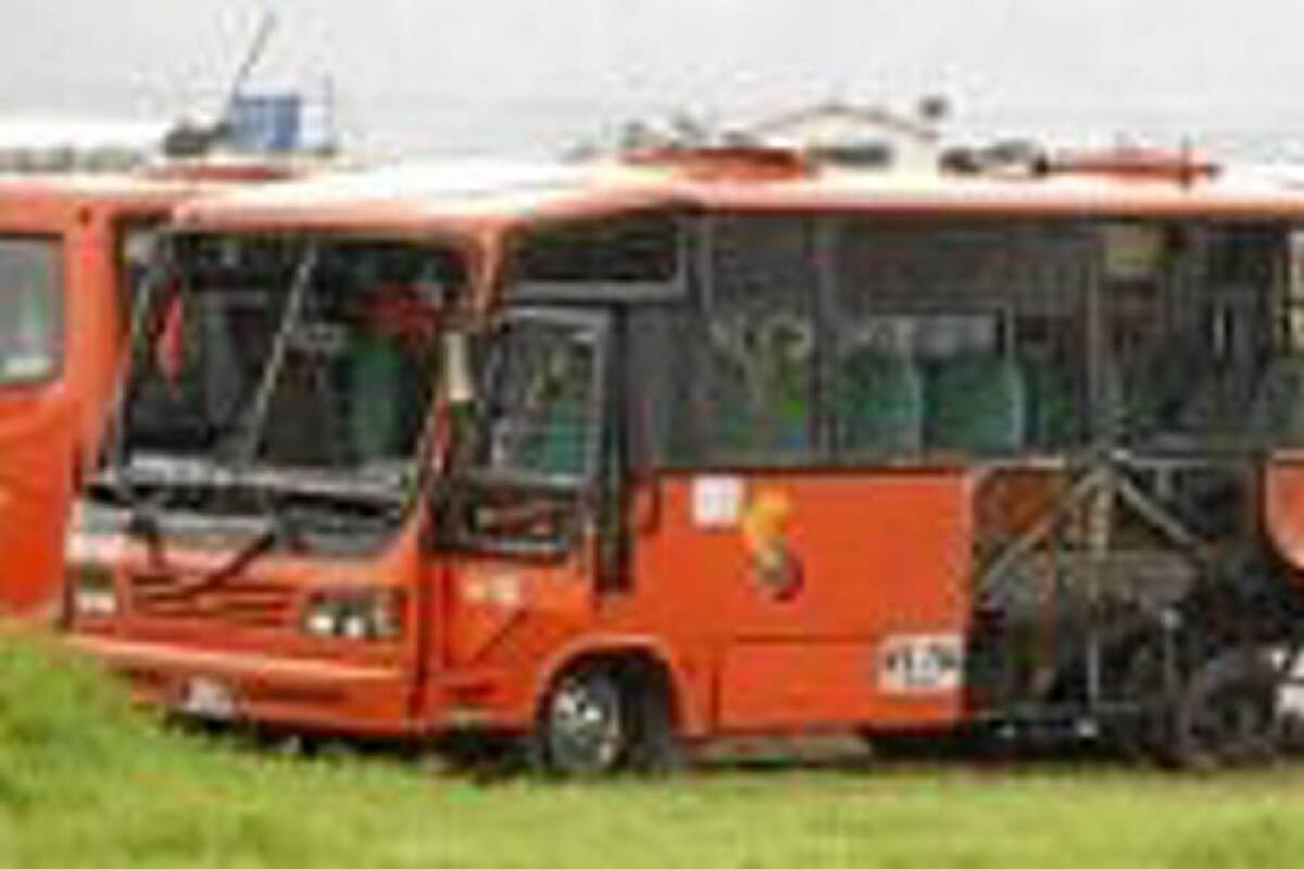 Artefacto explosivo destruyó buseta en Ibagué (Foto: Tomado de Internet/ VANGUARDIA LIBERAL)