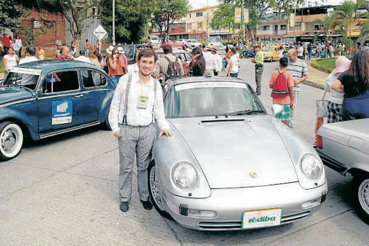 Nicolás Grau participó en este hermoso desfile con un Porsche 911 Targa, modelo 1996. (Foto: Javier Gutiérrez/VANGUARDIA LIBERAL)