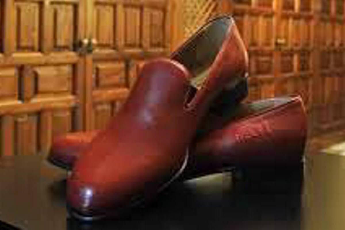 Los zapatos rojos de Benedicto XVI se exhiben en Granada (Foto: Tomada de Internet/ VANGUARDIA LIBERAL)