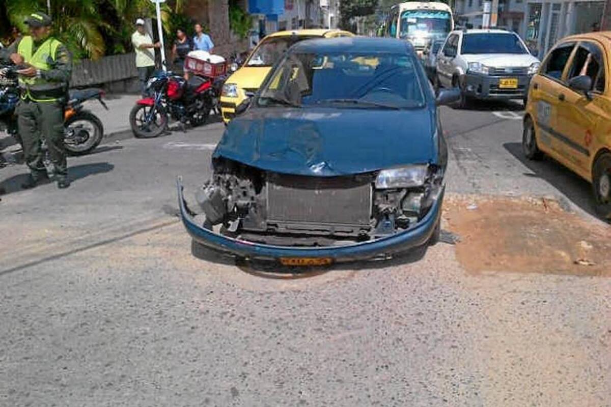 Dos heridos en accidente de tránsito en el Centro de Bucaramanga (Foto: Suministrada)