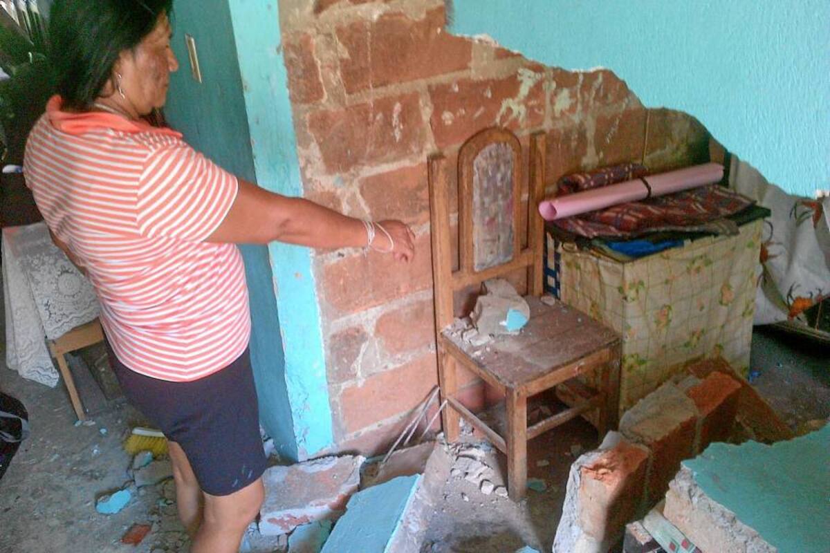 Falla mecánica dejó a un vehículo dentro de una casa en Girón (Foto: Julio Alvarado/ VANGUARDIA LIBERAL)