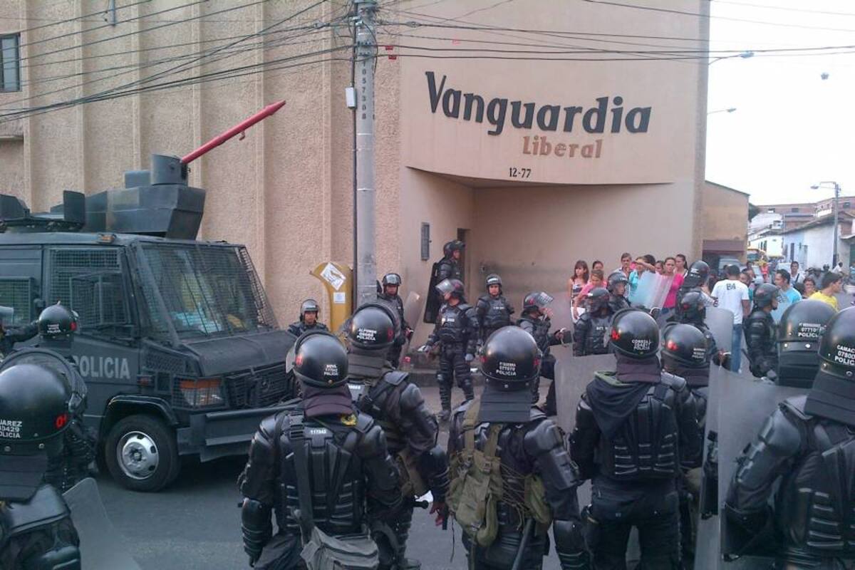 Cuarta marcha de vendedores informales terminó en disturbios (Foto: JULIO ALVARADO/VANGUARDIA LIBERAL)