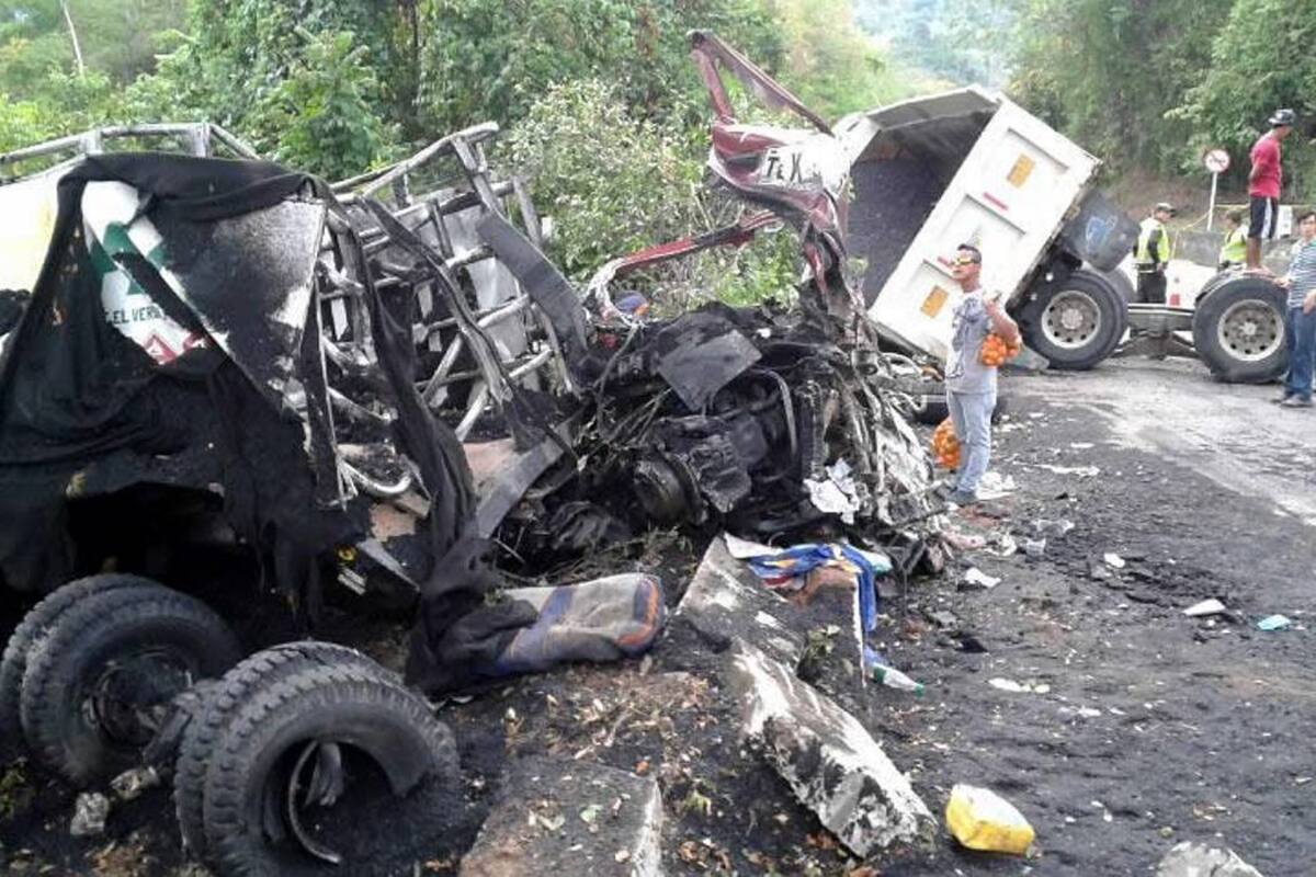 Tres muertos y tres vehículos destrozados dejó accidente en la vía a Barrancabermeja (Foto: Marco Valencia/VANGUARDIA LIBERAL)