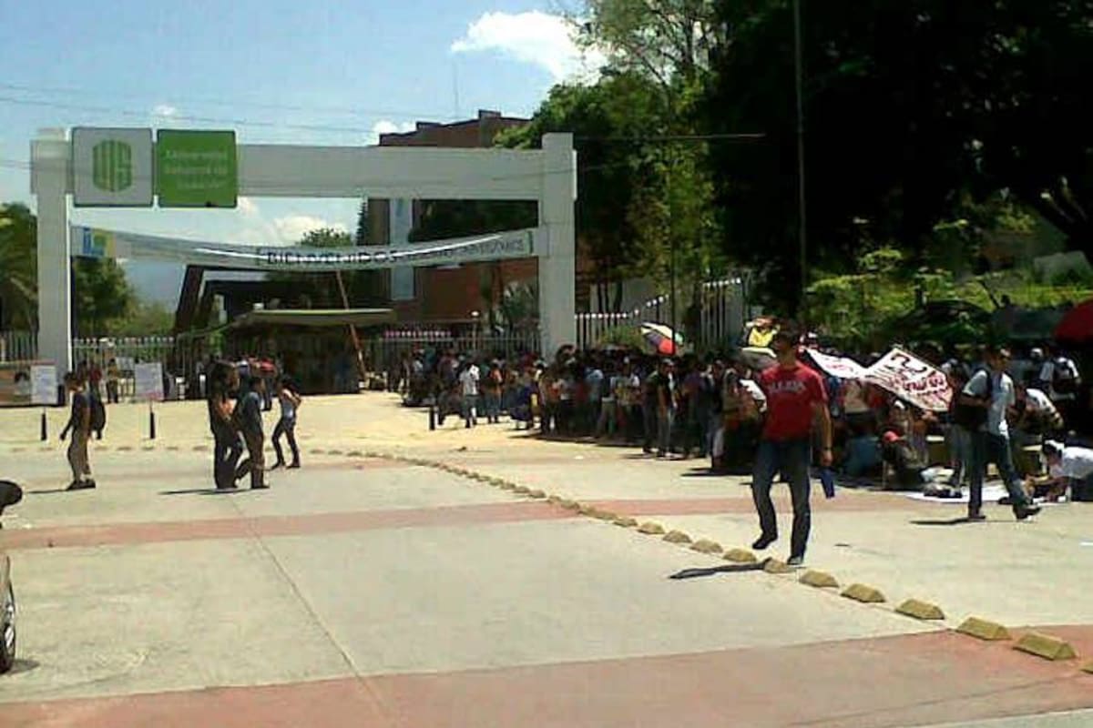 Comunidad UIS se prepara para marchar pacíficamente. (Foto: Paula Pimiento/VANGUARDIA LIBERAL)