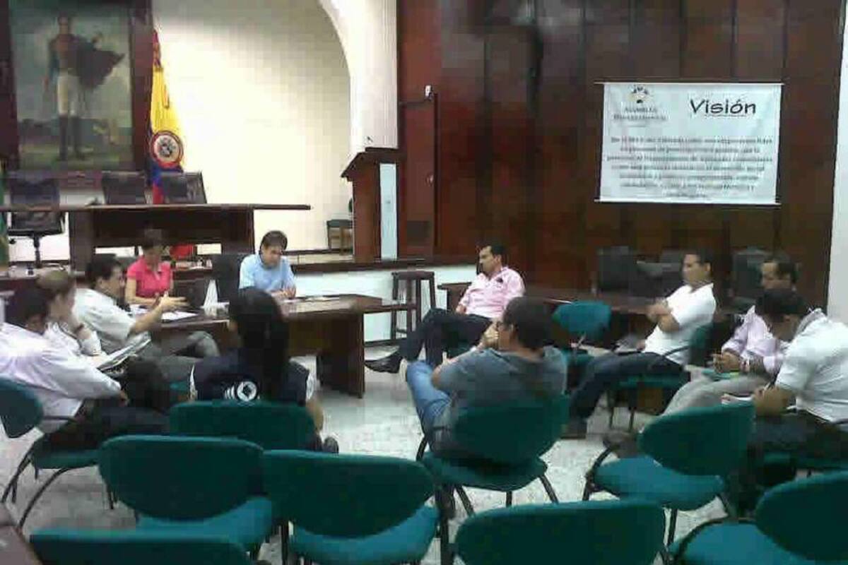 Representantes sindicales y palmicultores buscan acuerdo para definir situación del paro (Foto: Paula Pimimiento / VANGUARDIA LIBERAL)