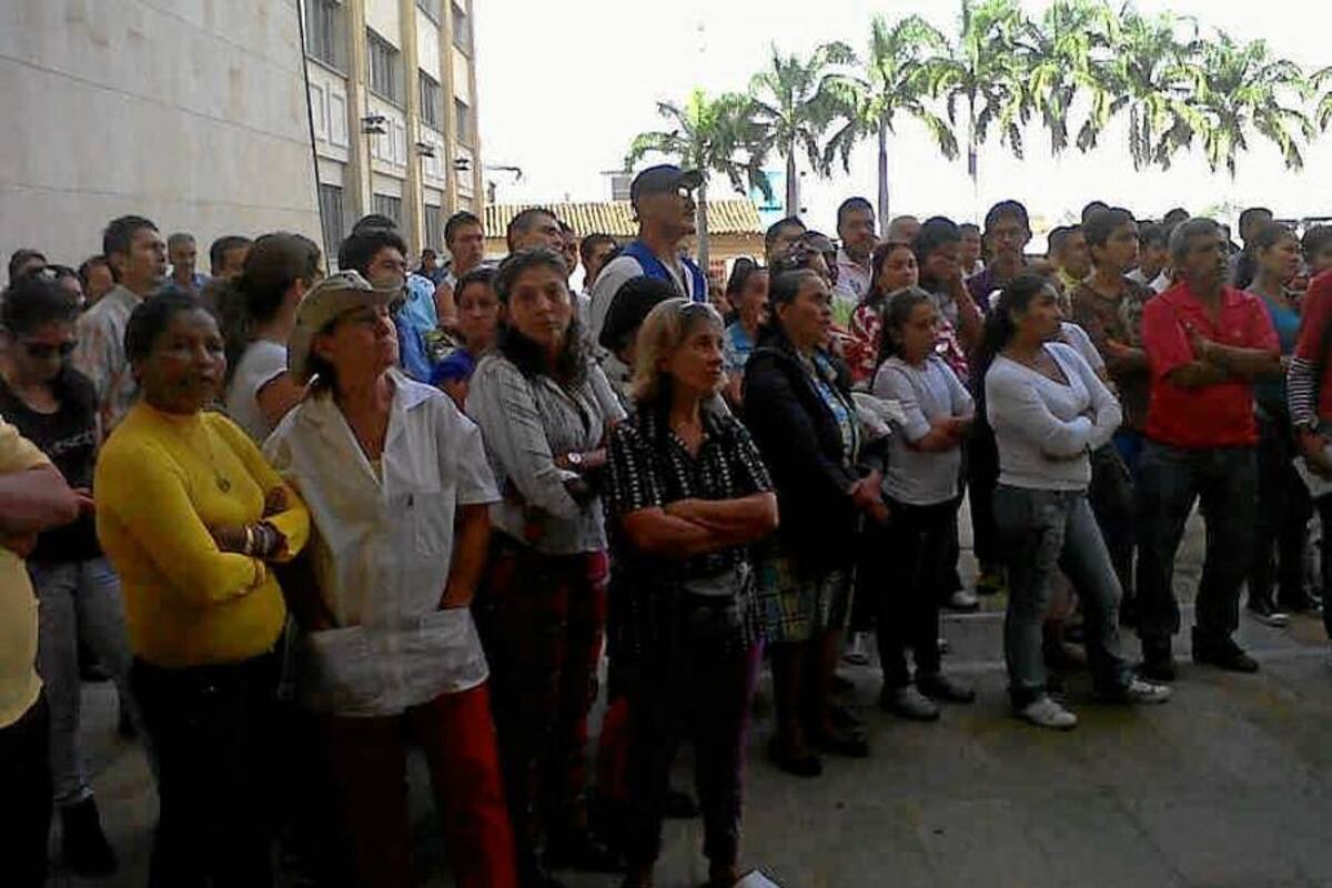Vendedores ambulantes y autoridades buscan descongestionar el espacio público (Foto: Paula Pimiento/VANGUARDIA LIBERAL)
