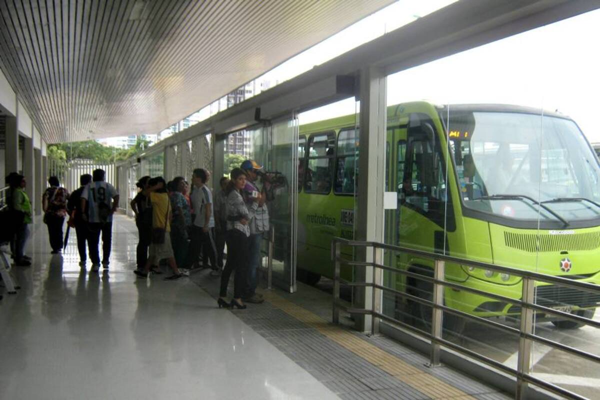 Usuarios de Metrolínea denuncian mala aproximación de buses a paradas (Foto: Archivo/VANGUARDIA LIBERAL)