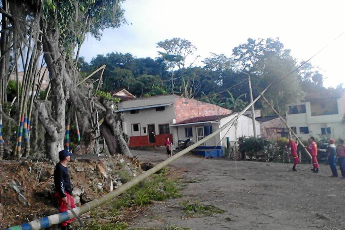 Vendaval en el Socorro causa daños en vivienda y redes eléctricas (Foto: Suministrada/ Vanguardia Liberal)