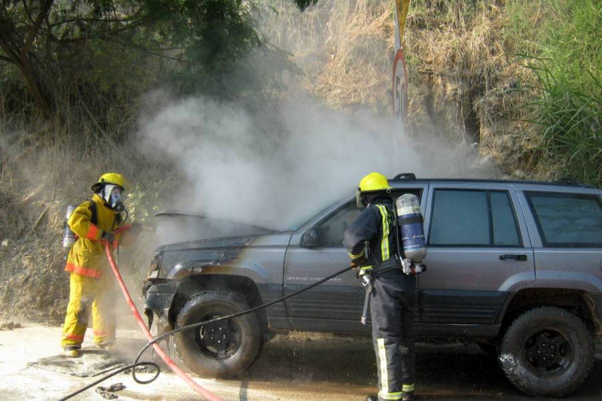 Incendio de vehículo generó congestión en la autopista a Floridablanca (Foto: Suministrada / VANGUARDIA LIBERAL)