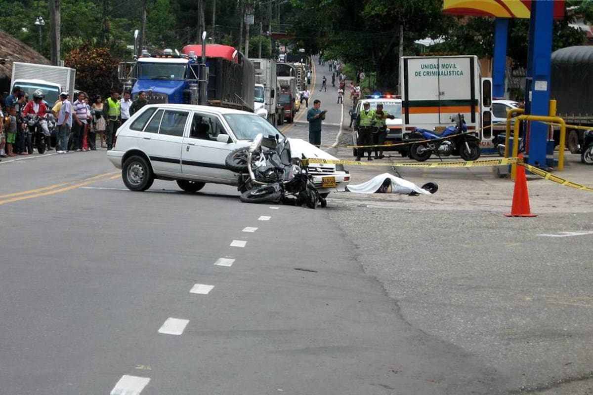 Un motociclista murió en la vía a Rionegro (Foto: Marco Valencia/ Vanguardia Liberal)