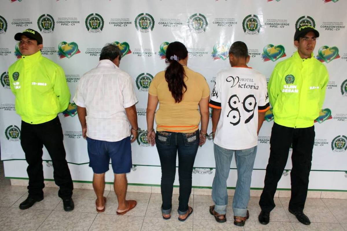 Capturados tres presuntos expendedores de droga en San Gil (Foto: Foto Suministrada/VANGUARDIA LIBERAL)