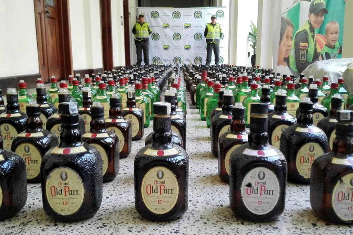 Incautan 600 botellas para envase de licor adulterado en Bucaramanga (Foto: Suministrada / VANGUARDIA LIBERAL )