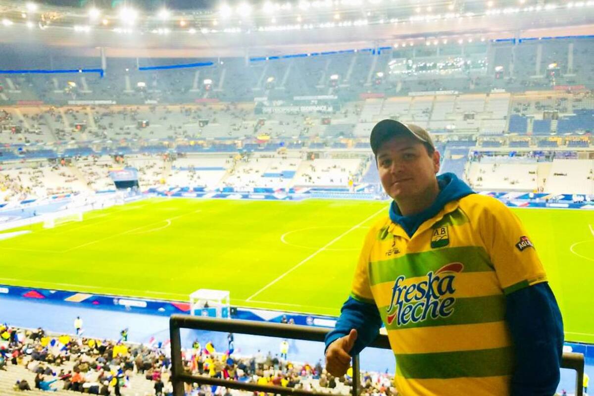 Así vivieron el partido Colombia – Francia los santandereanos en el estadio Stade de France (Foto: Suministrada /VANGUARDIA LIBERAL)