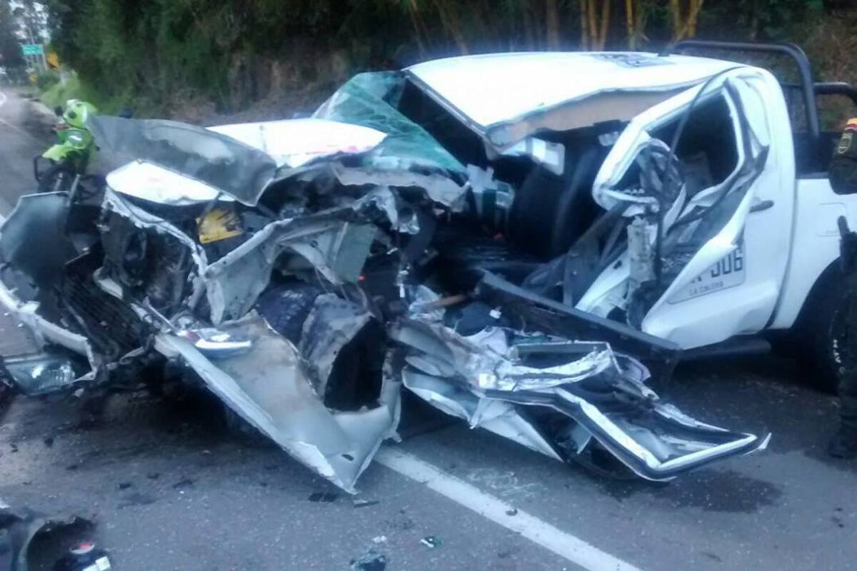 Dos heridos por choque entre volqueta y camioneta en Santander (Foto: Suministrada Defensa Civil / VANGUARDIA LIBERAL)