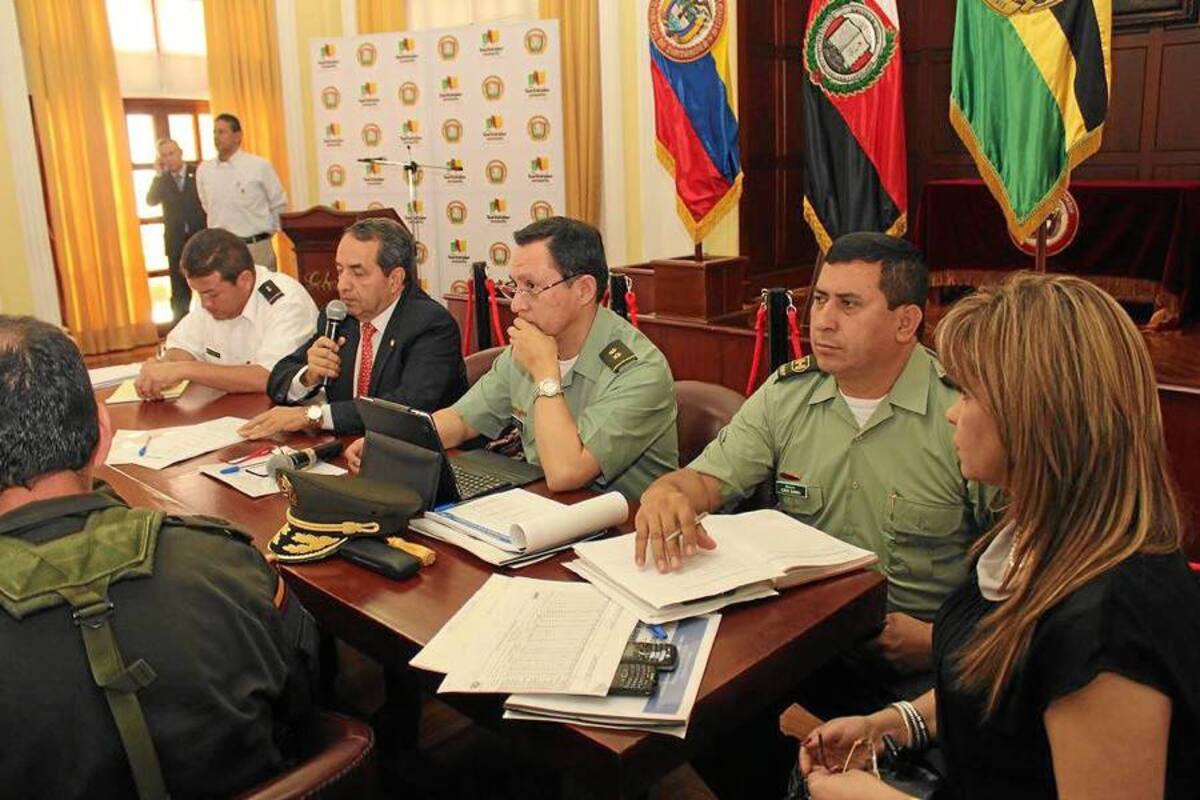 El director del Inpec, general Gustavo Adolfo Ricaurte, atendió al Comité Extraordinario Penitenciario, evento liderado por la Secretaría del Interior de Santander. (Foto: Suministrada/VANGUARDIA LIBERAL)