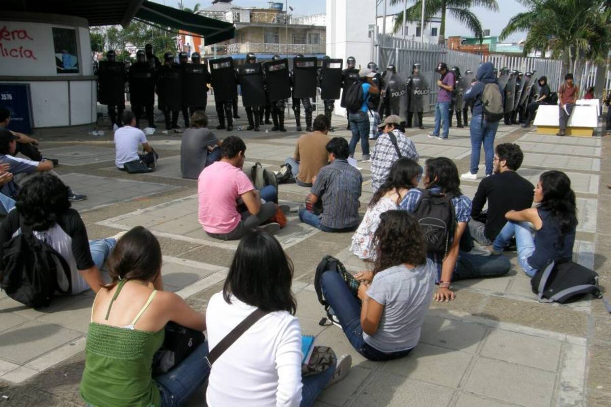 Dilmar Ortiz, Defensor del Pueblo, expresó que una oportunidad ma-nifestó que el barrio La Universidad necesitaba más protección de la Fuerza Pública, con el fin de proteger la integridad de los vecinos y estudiantes. Además, que se ubicaran más cámaras de seguridad y se controlara el expendio de bebidas alcohólicas en los alrededores de la Universidad. (Foto: Jaime Del Río / VANGUARDIA LIBERAL )
