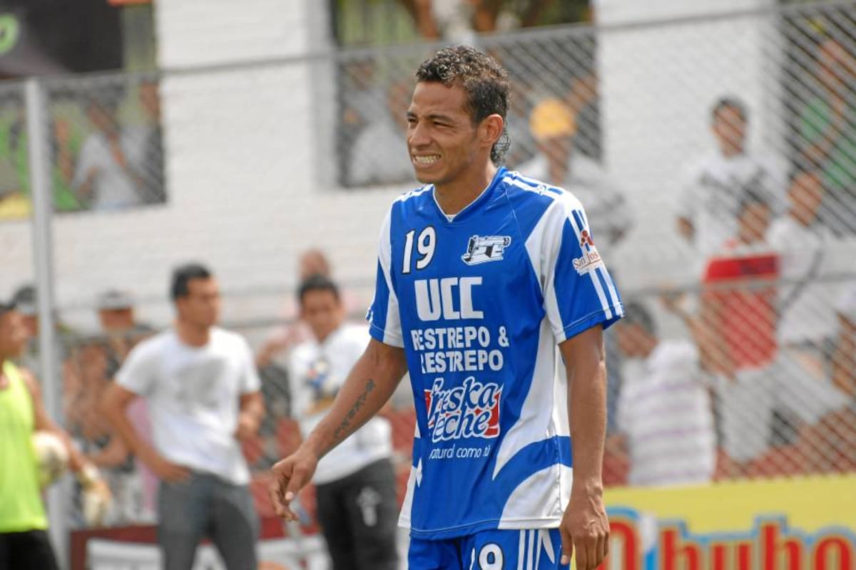 Wilder Medina regresó a las canchas en el fútbol aficionado (Foto: Jaime del Río / VANGUARDIA LIBERAL)