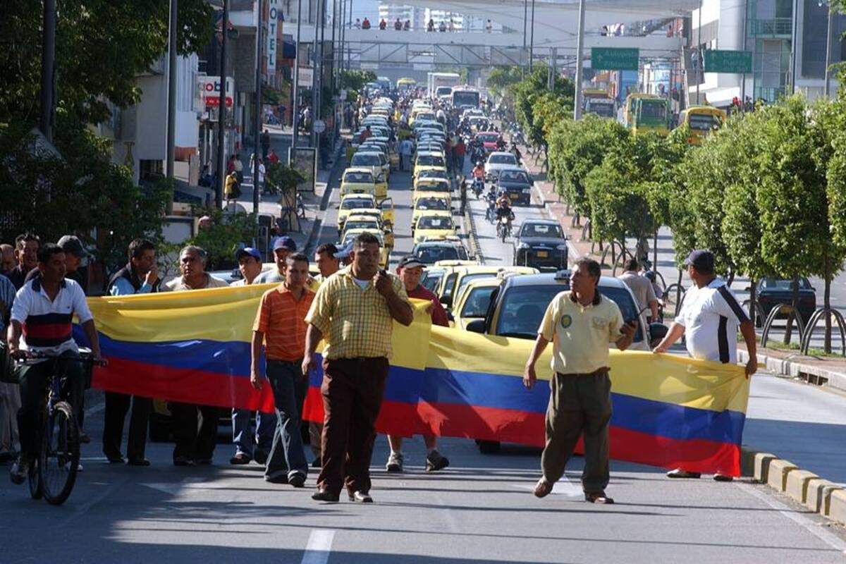 ‘Sin reversa’ paro de taxistas en Bucaramanga (Foto: Archivo/VANGUARDIA LIBERAL)