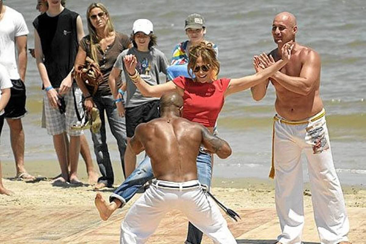 Jennifer López se pasa a la capoeira en una playa de Montevideo (Foto: Tomada de Internet/VanguardiaLiberal)