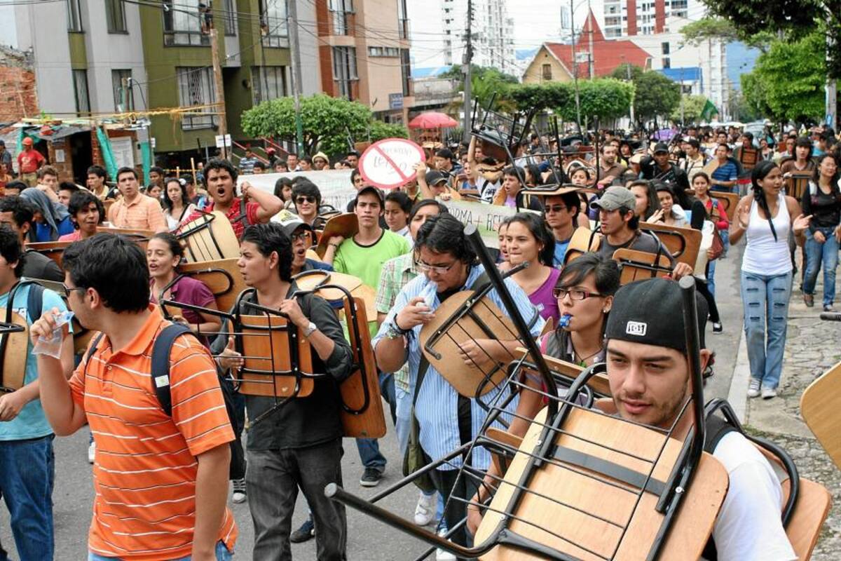 ‘Pupitrazo’ de estudiantes de la UIS por elección de rector (Foto: Archivo/ VANGUARDIA LIBERAL)