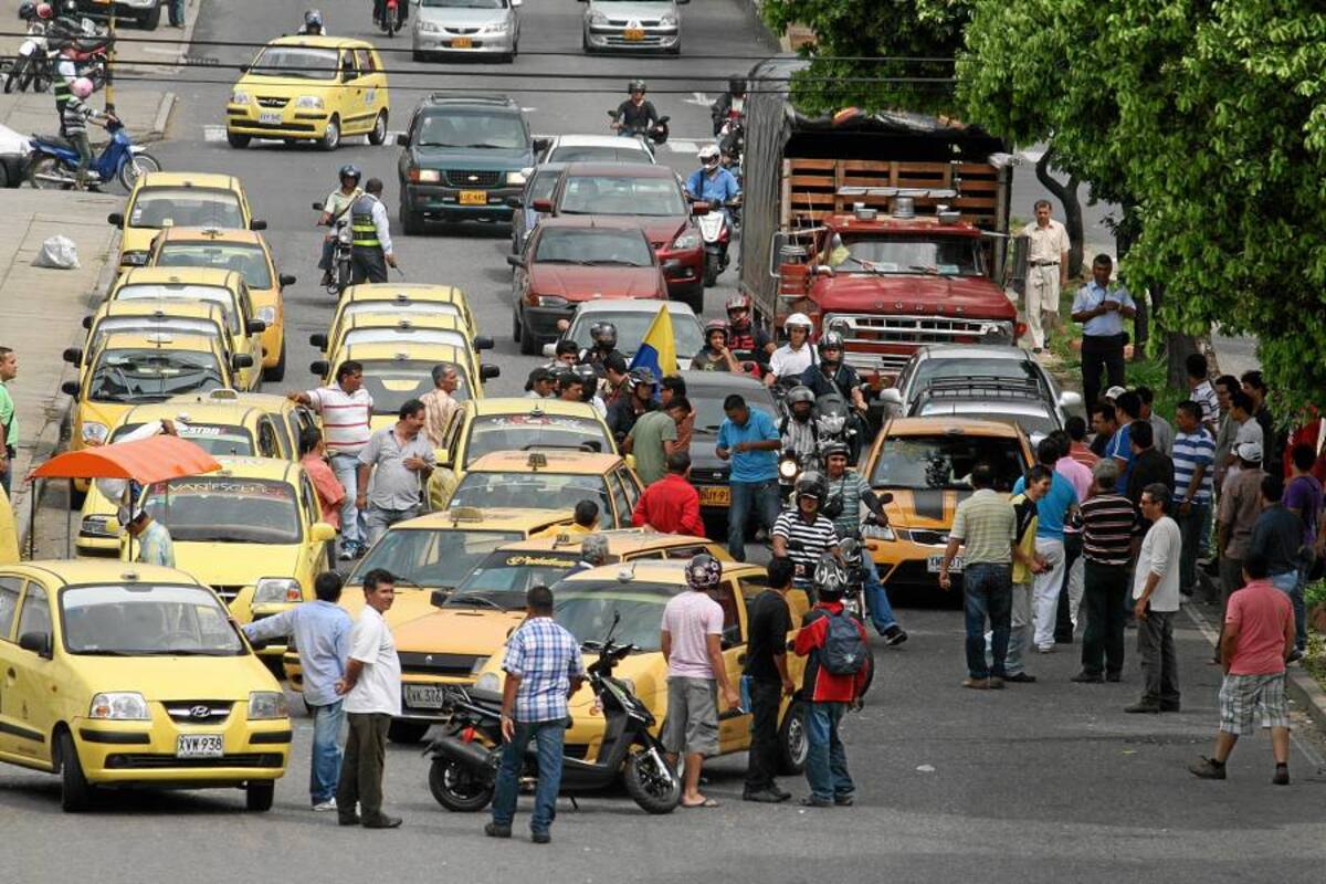 Alcaldía y taxistas llegaron a un acuerdo para normalizar el tránsito en Bucaramanga (Foto: Mauricio Betancourt/VANGUARDIA LIBERAL)