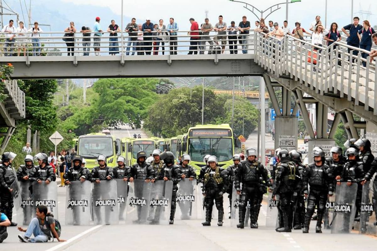 Hasta el domingo se tomarán decisiones sobre la operación de Metrolínea en Piedecuesta (Foto: MAURICIO BETANCOURT/VANGUARDIA LIBERAL)