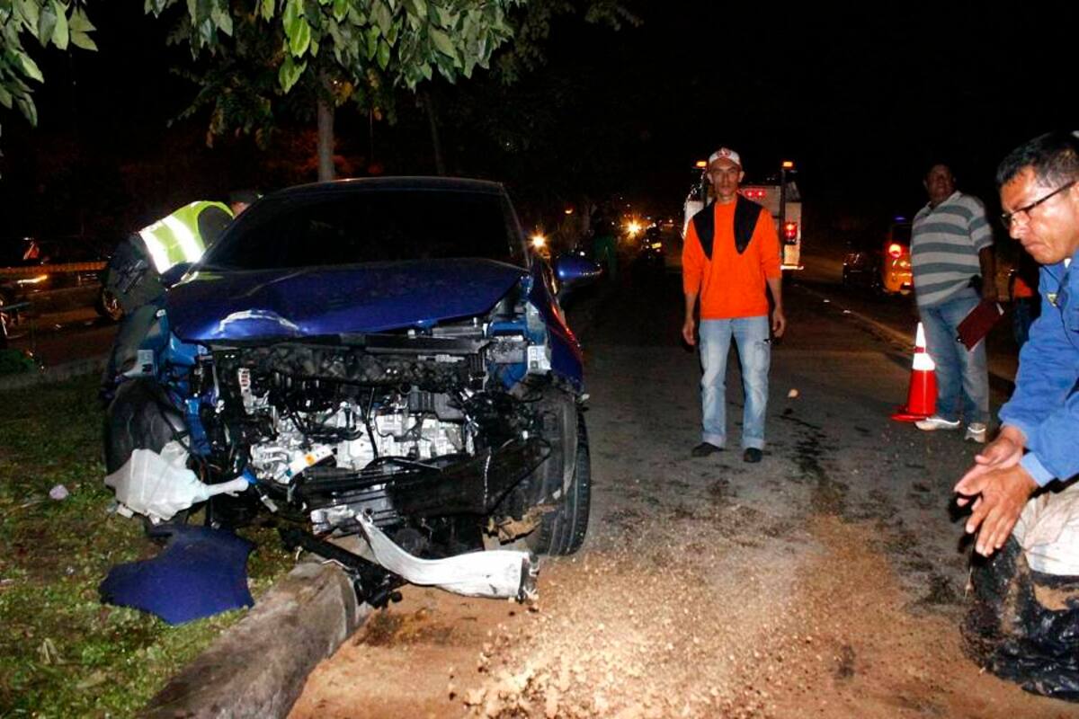 Chocó su carro, no hizo la prueba de alcohol y amaneció en los ‘patios’ (Foto: Mauricio Betancourt/ VANGUARDIA LIBERAL )