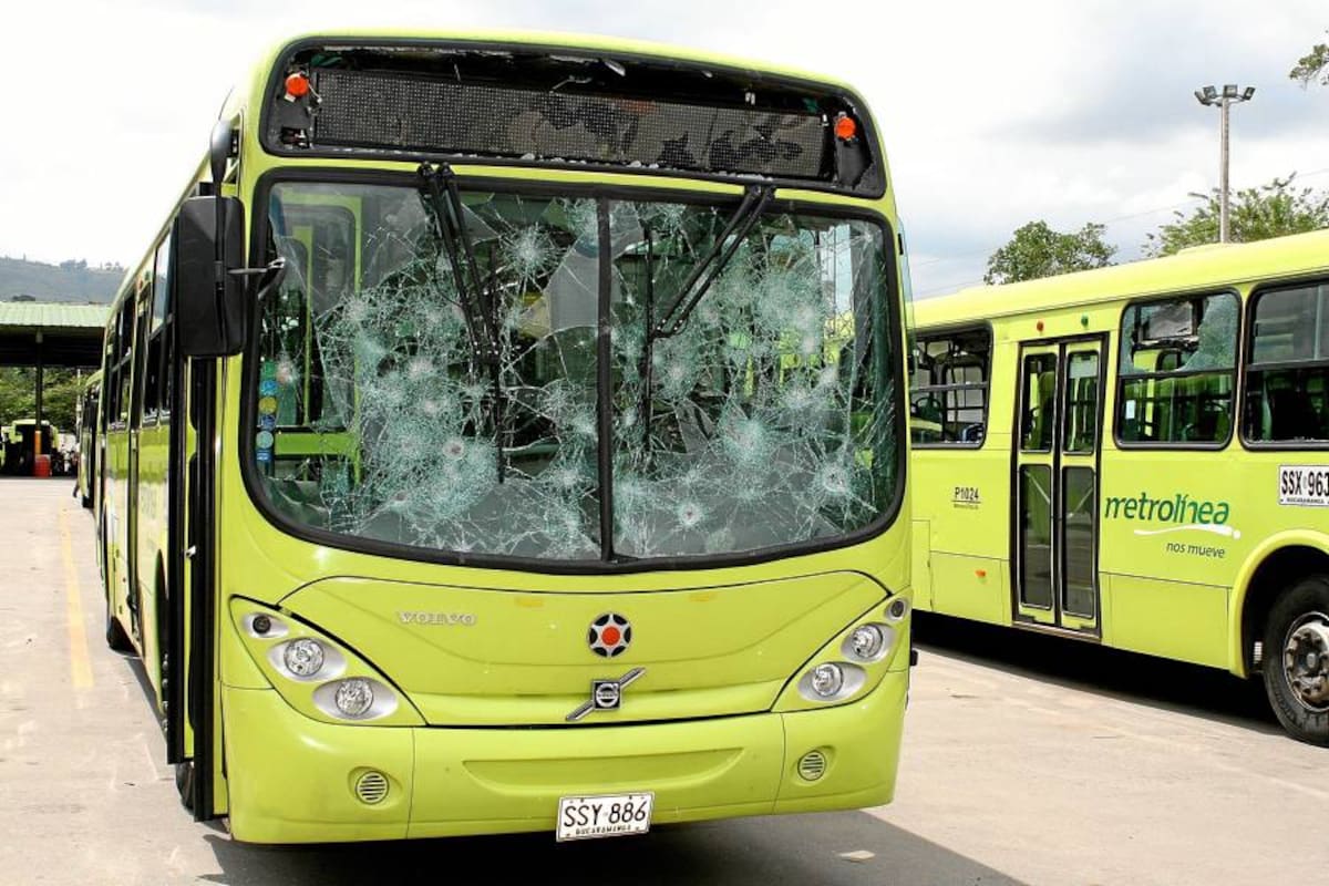 Operadores de Metrolínea gastan $15 millones diarios por ataques a los buses (Foto: Archivo/VANGUARDIA LIBERAL)