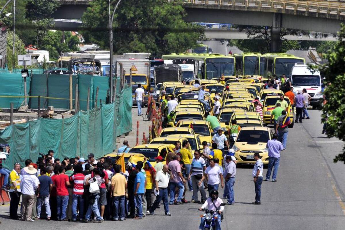 Suspenden reunión con taxistas en la Alcaldía de Floridablanca (Foto: Laura Herrera / VANGUARDIA LIBERAL)