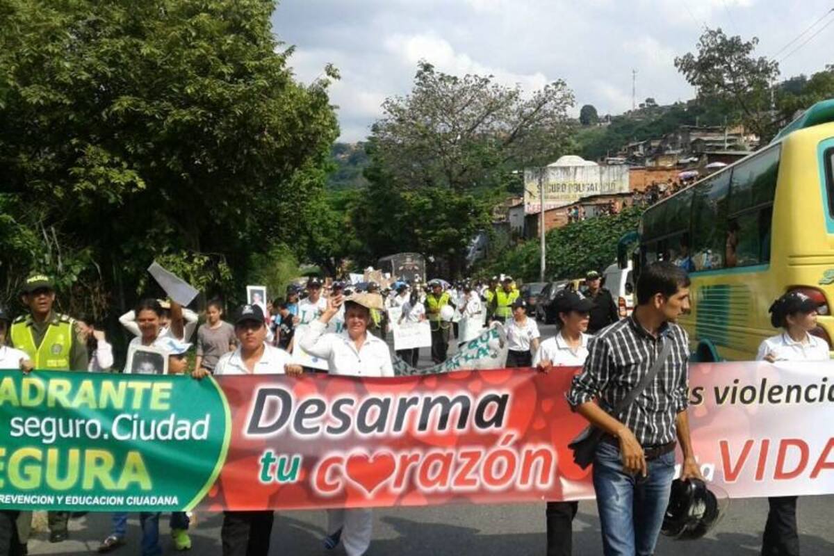 Más de 500 personas marchan en rechazo al asesinato de un niño en Bucaramanga (Foto: Milton Velosa / VANGUARDIA LIBERAL)