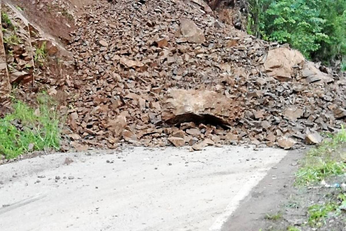 Paso restringido en la vía entre Bucaramanga y Matanza (Foto: Suministrada/ VANGUARDIA LIBERAL)