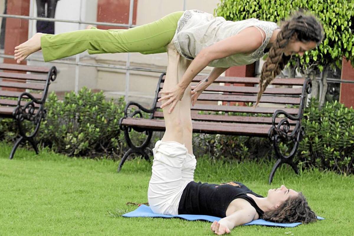 Acroyoga: Técnica que mezcla el masaja tailandés, acrobacia y posturas de yoga