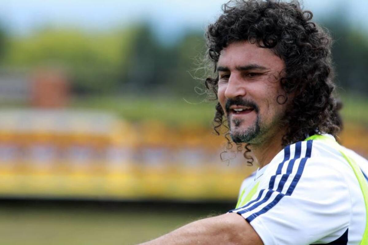 Junto a Leonel Álvarez, seleccionador nacional encargado, viajaron los demás integrantes del cuerpo técnico además del arquero Luis Enrique Martínez y los jugadores de campo Christian Marrugo y Gustavo Bolívar, quienes se unirán en el norte del continente con los demás convocados. (Foto: Colprensa/VANGUARDIA LIBERAL)