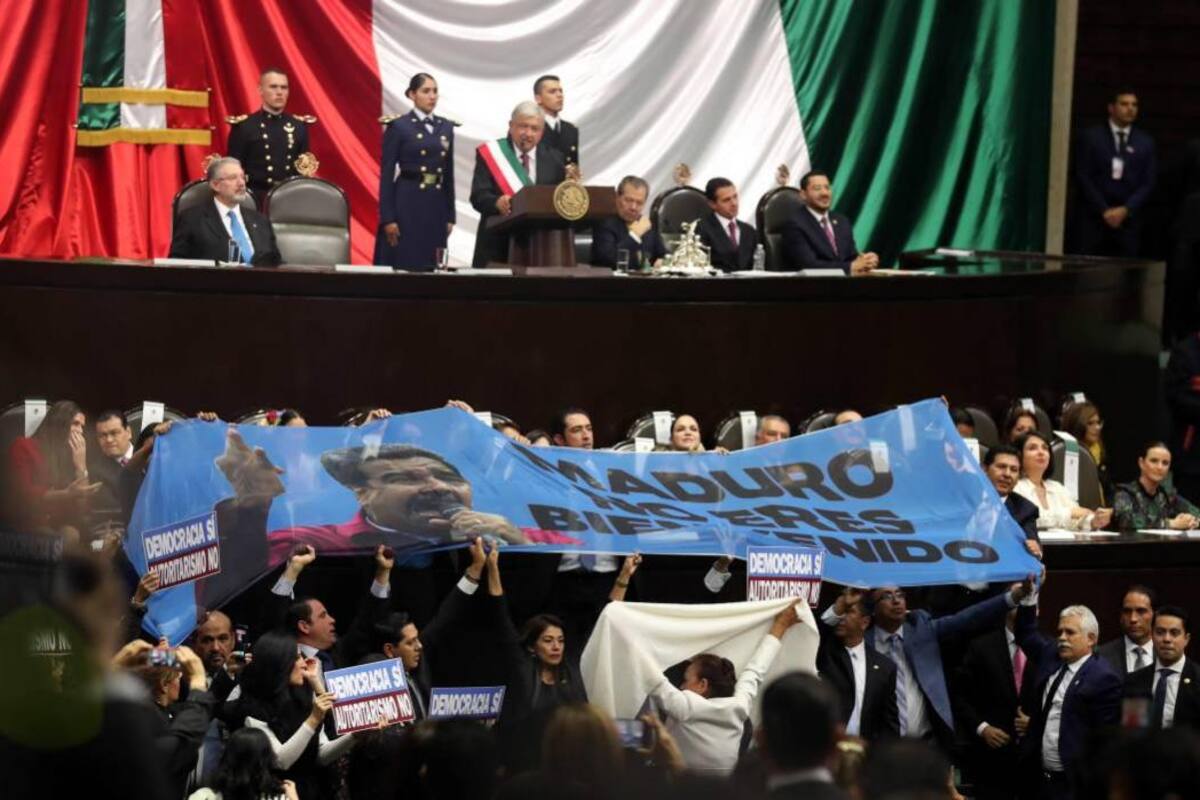 "Dictador", Maduro fue abucheado en su visita a México (Foto: EFE /VANGUARDIA LIBERAL)