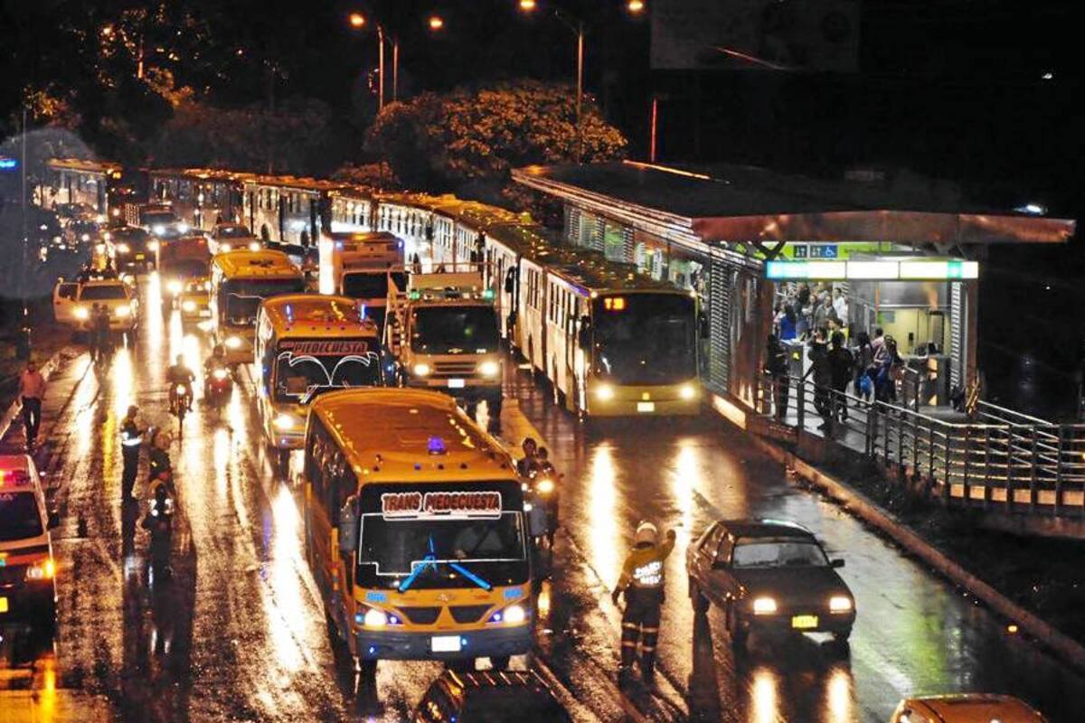 Segunda noche de protestas contra Metrolínea en Bucaramanga y Piedecuesta