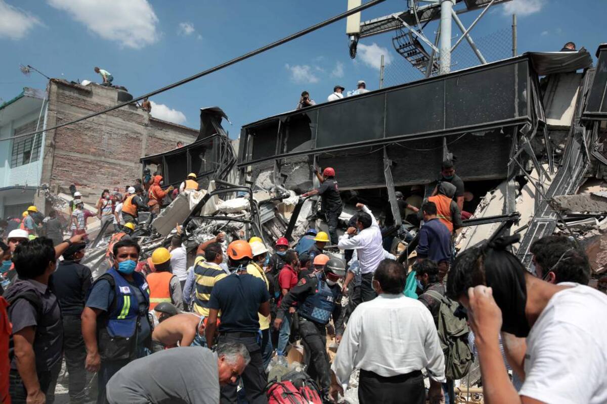Un fuerte sismo destruyó edificios y cobró la vida de decenas de personas en Ciudad de México. (Foto: EFE /VANGUARDIA LIBERAL)