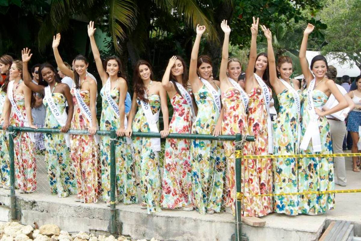 Las reinas visitaron la Sociedad Portuaria (Foto: Colprensa/VANGUARDIA LIBERAL)