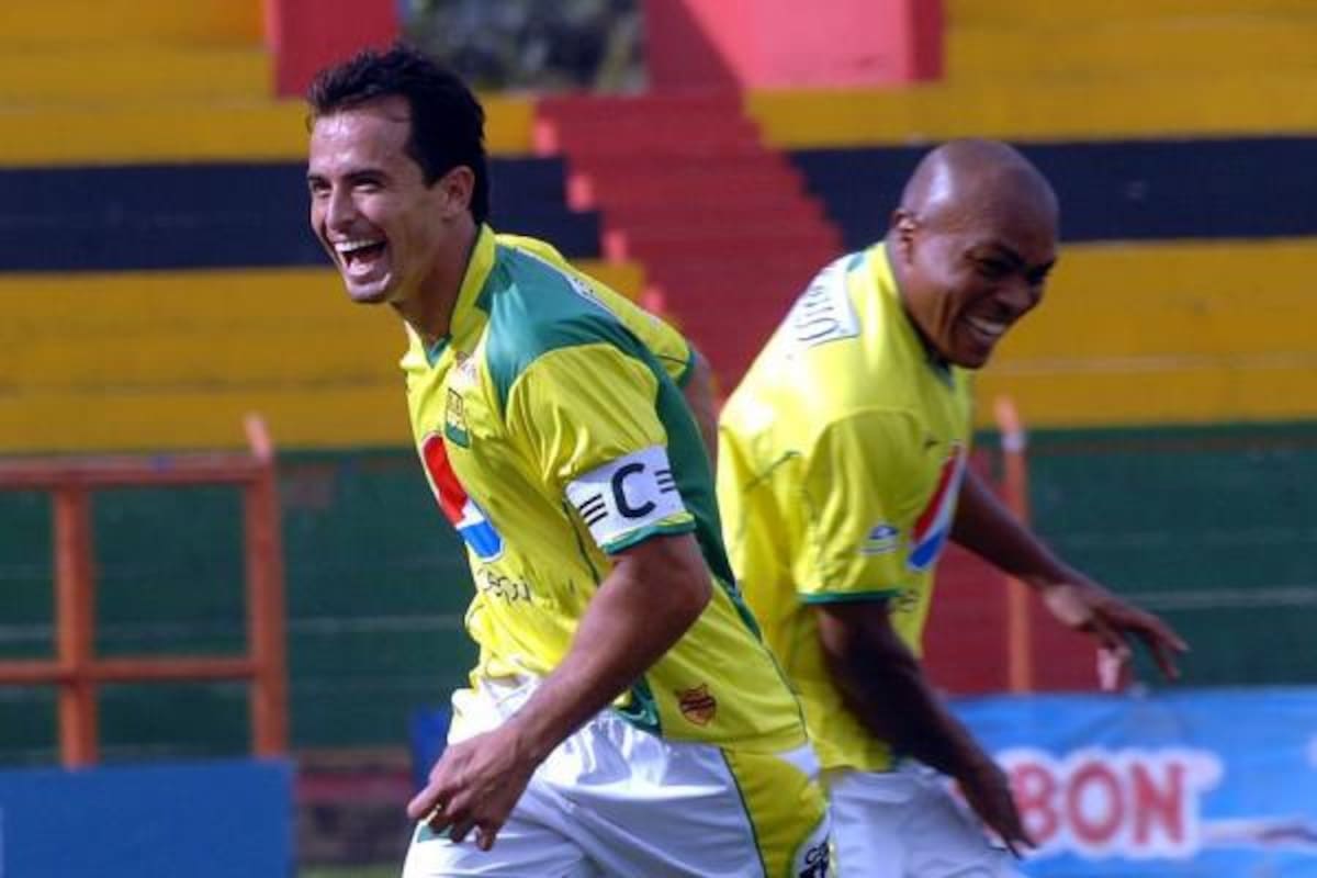 Andrés Sarmiento celebra su gol, el primero del Atlético Bucaramanga sobre Juventud.(Foto: Jaime Del Río / VANGUARDIA LIBERAL)