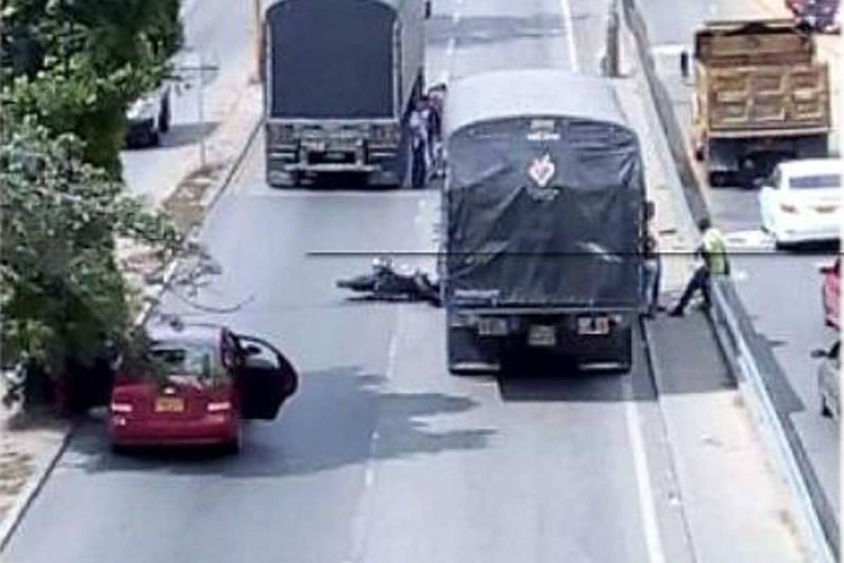 Dos vehículos de carga y una motocicleta resultaron involucradas en el caso. (Foto: SUMINISTRADA/VANGUARDIA LIBERAL)