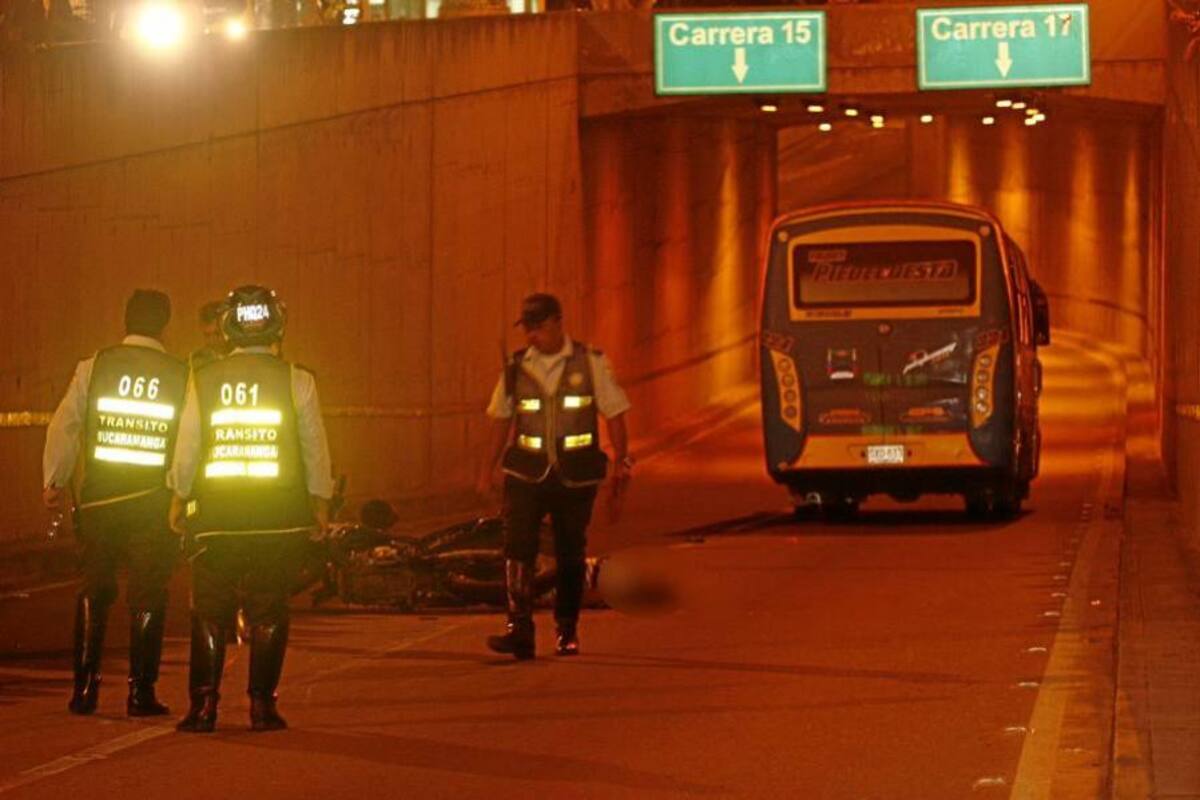 Muere motociclista al chocar contra un bus de Piedecuesta (Foto: Marco Valencia/ VANGUARDIA LIBERAL)