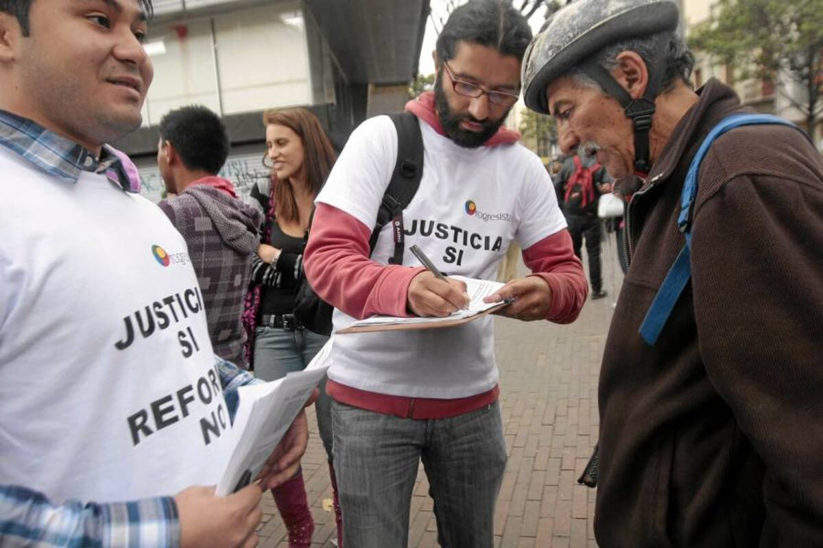 Avanza recolección de firmas contra la reforma a la justicia (Foto: Archivo/VANGUARDIA LIBERAL)