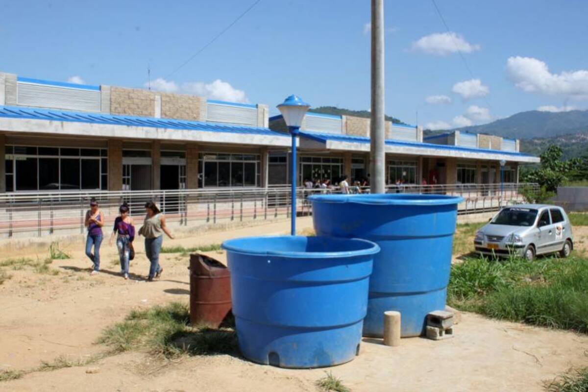 El servicio de agua en el Colegio Villas de San Ignacio se da por medio de motobombas, pero en varias ocasiones éstas se dañan y quedan sin el servicio. (Foto: Nelson Díaz/ VANGUARDIA LIBERAL)