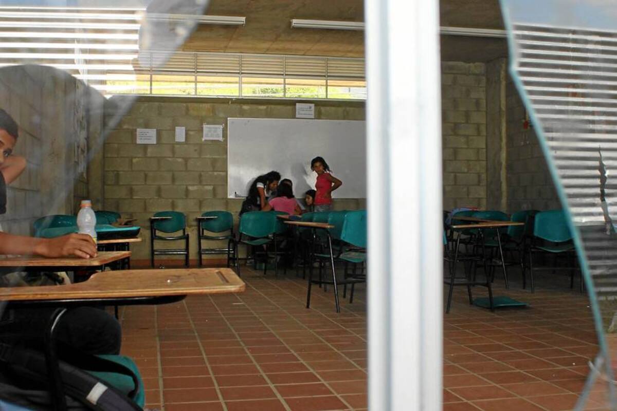 Infraestructura de colegios oficiales de Bucaramanga se debe al hacinamiento en las aulas (Foto: Archivo/VANGUARDIA LIBERAL)
