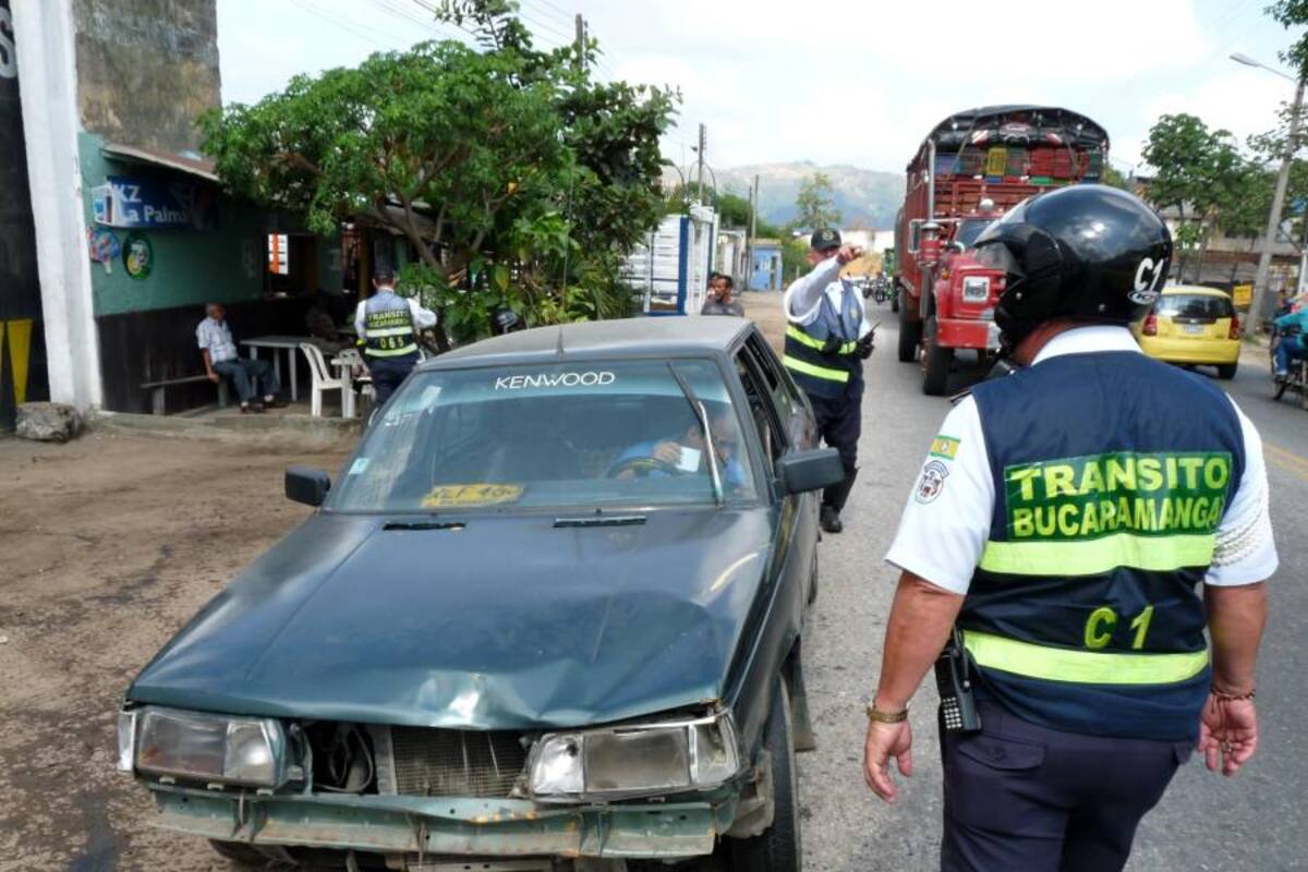 Cuatro vehículos son multados cada día en Bucaramanga por ‘piratería’ (Foto: Archivo/VANGUARDIA LIBERAL)