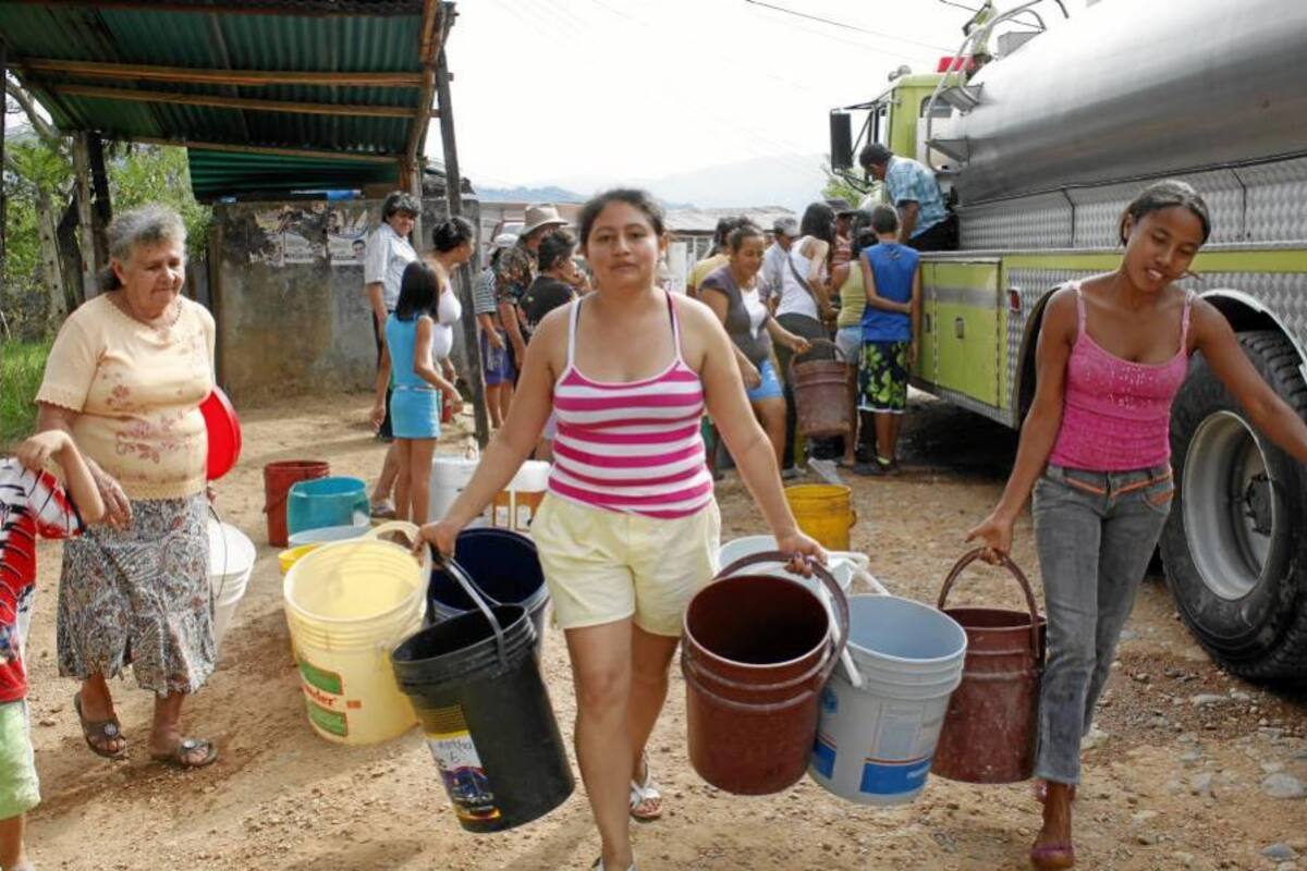 Siete mil familias están sin agua en el Norte de Bucaramanga (Foto: Nelson Díaz/ VANGUARDIA LIBERAL)