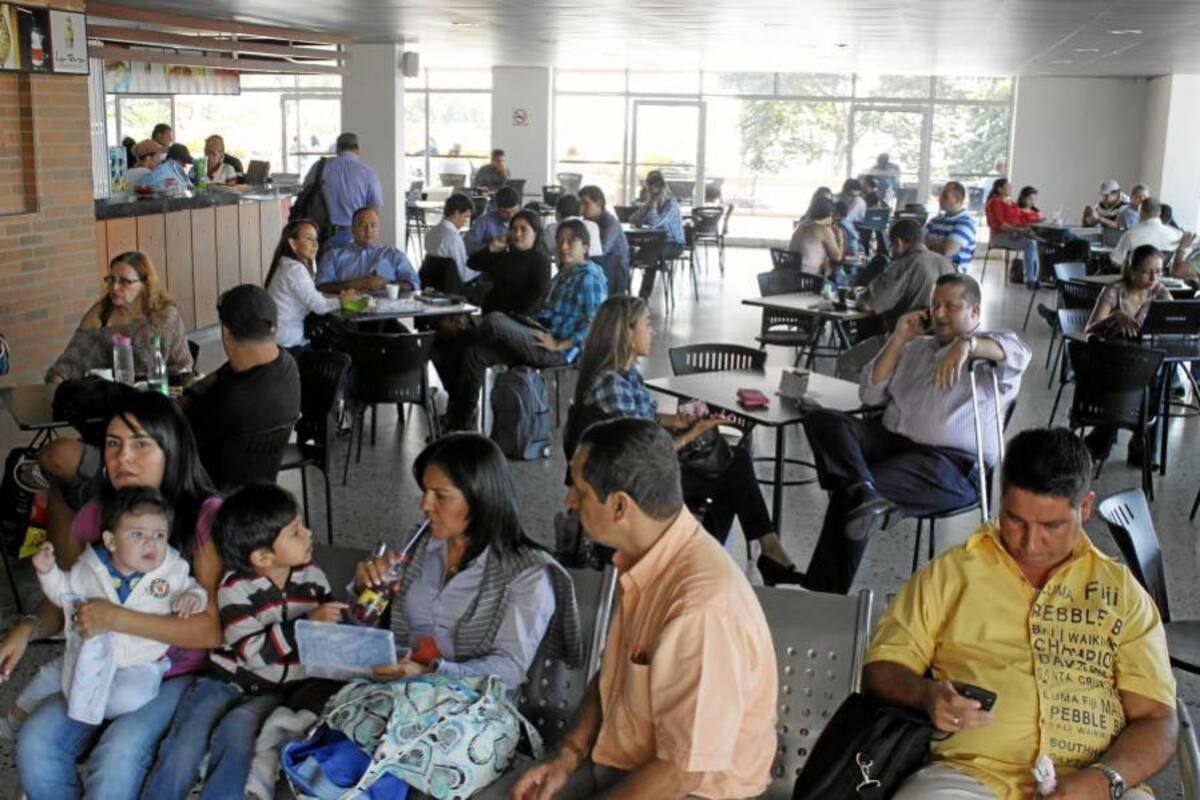 Operaciones aéreas de Avianca procedente de Bogotá avanzan de manera lenta en el Palonegro (Foto: Nelson Díaz/VANGUARDIA LIBERAL)