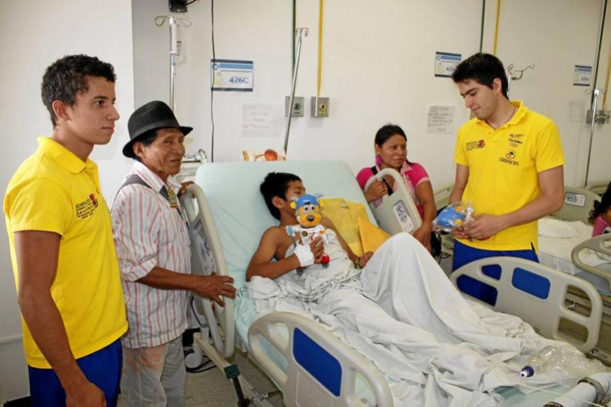 Selección Colombia de Hockey visitó a los niños en el HUS (Foto: Nelson Díaz/ VANGUARDIA LIBERAL)